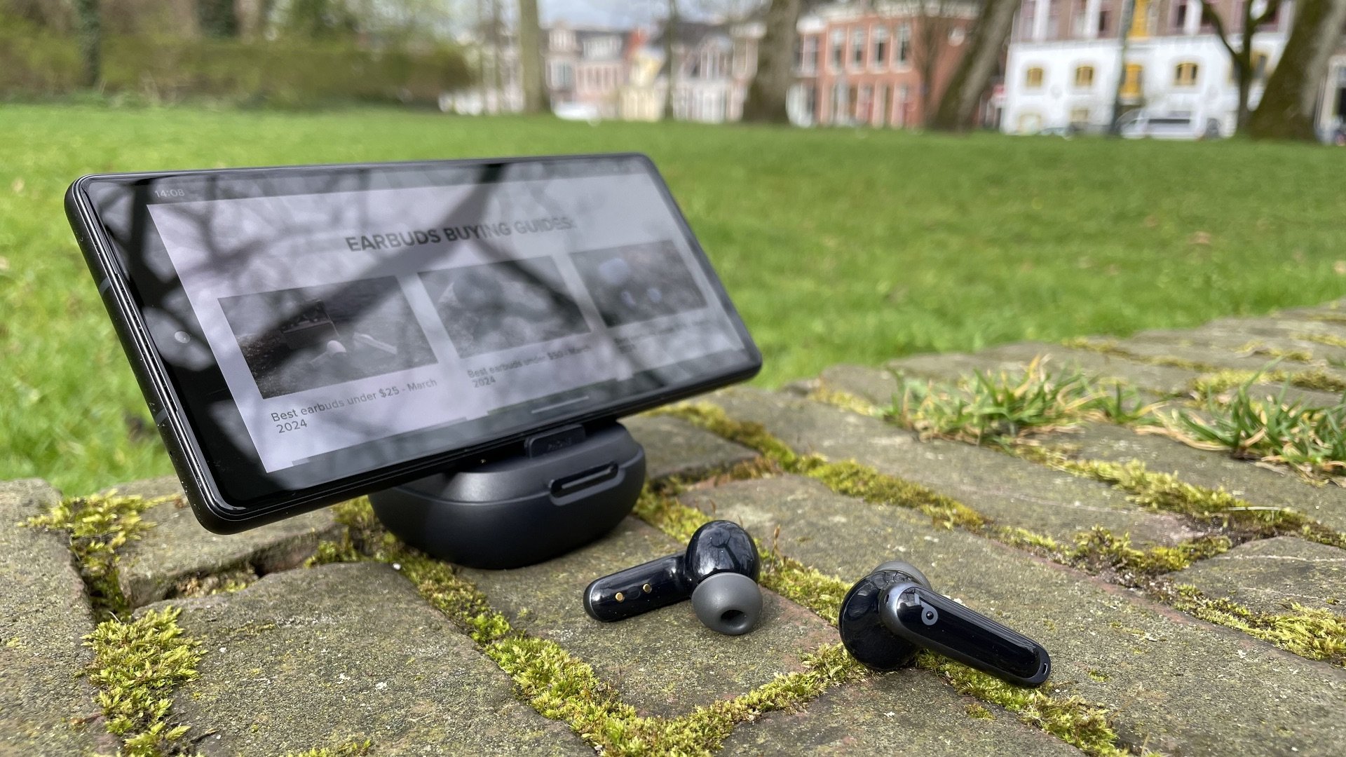 Soundcore P40i review Wireless earbuds with a phone stand